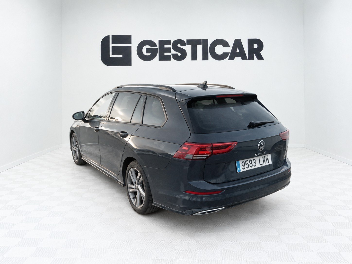 VOLKSWAGEN GOLF R-LINE 2.0 TDI  DSG VARIANT 2 