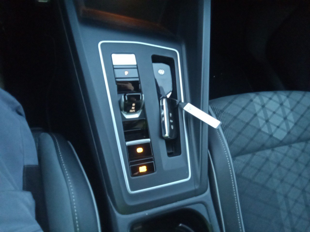 VOLKSWAGEN GOLF R-LINE 2.0 TDI  DSG VARIANT 5 