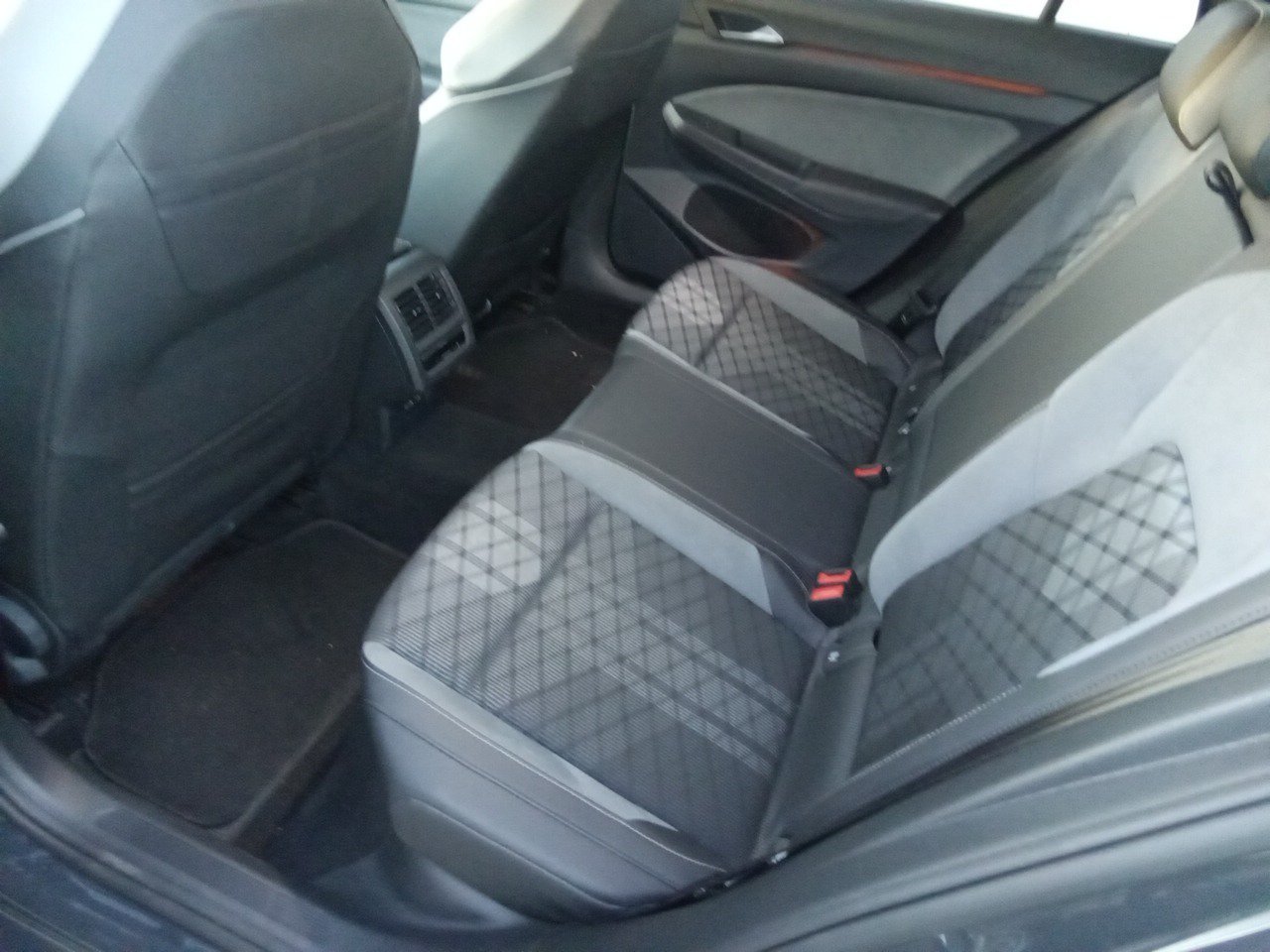 VOLKSWAGEN GOLF R-LINE 2.0 TDI  DSG VARIANT 6 
