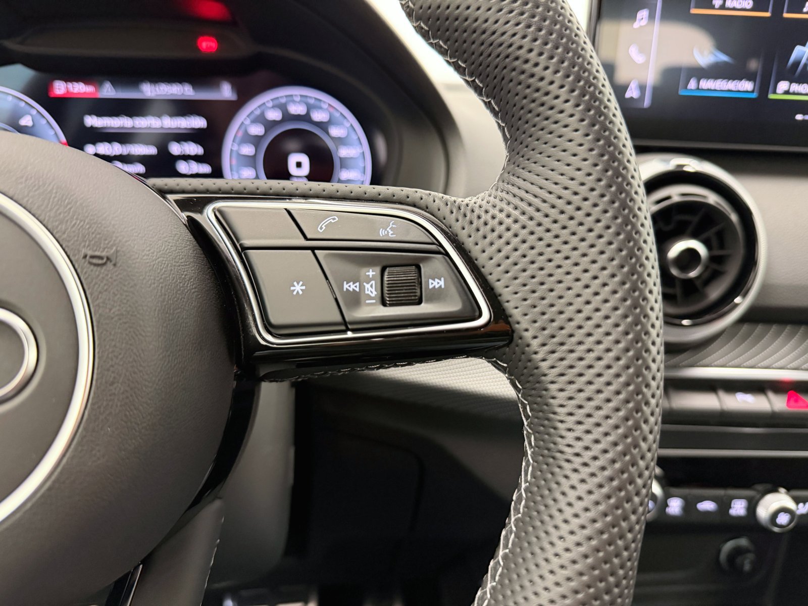 AUDI Q2 35TDI 150CV STRONIC ADRENALIN 30