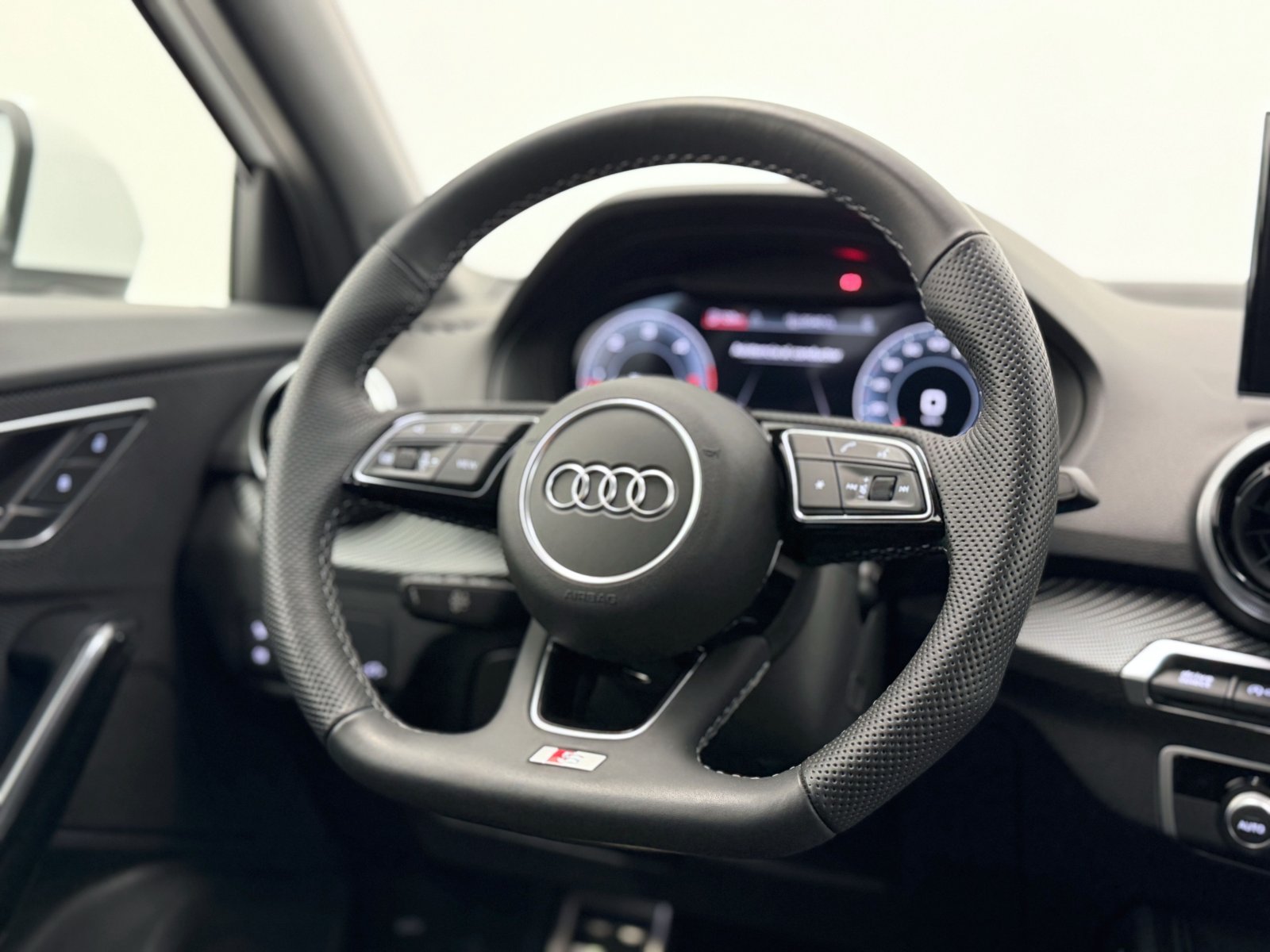 AUDI Q2 35TDI 150CV STRONIC ADRENALIN 28