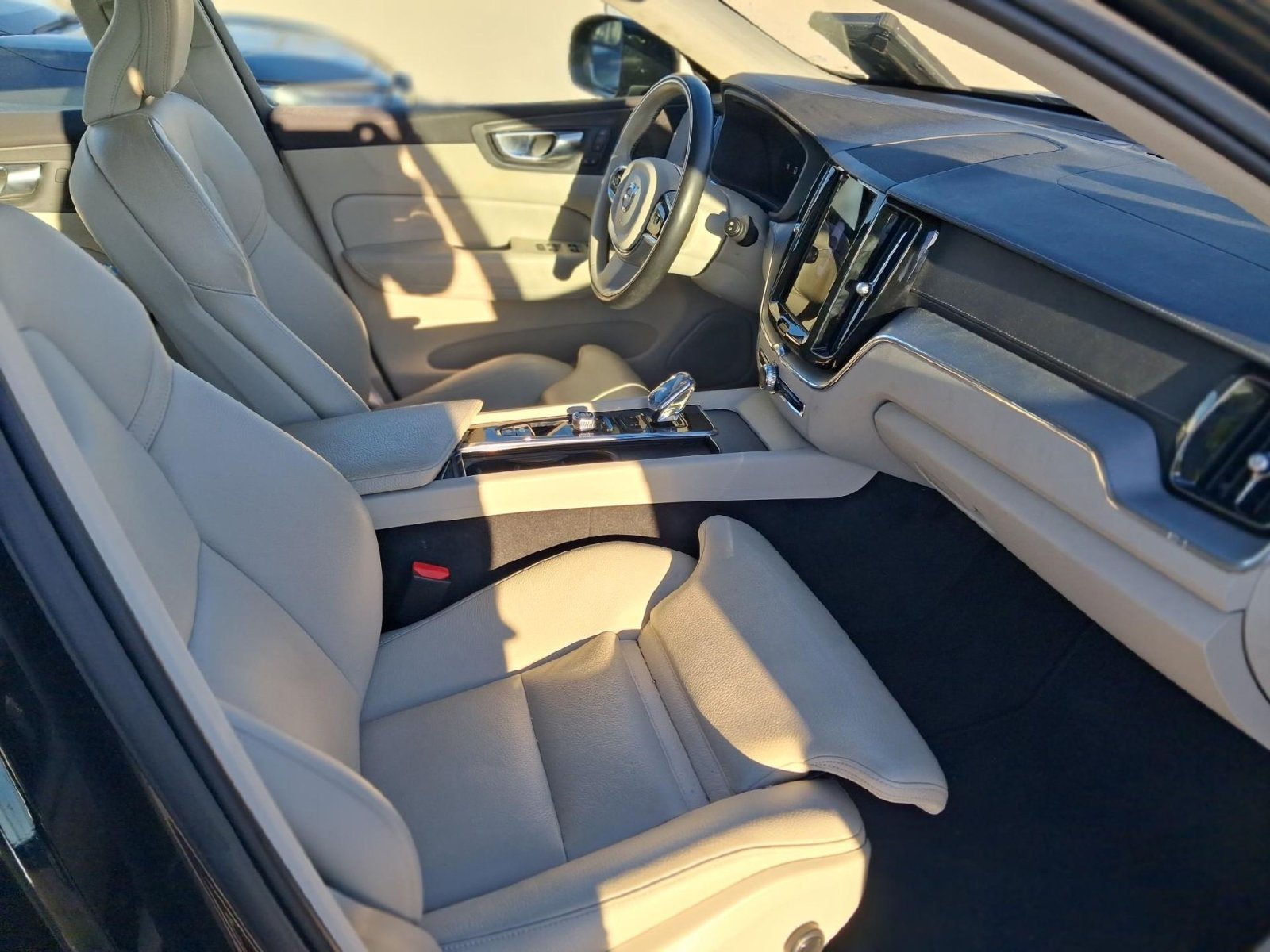 VOLVO XC60 2.0 B4 G INSCRIPTION AUTO 10 