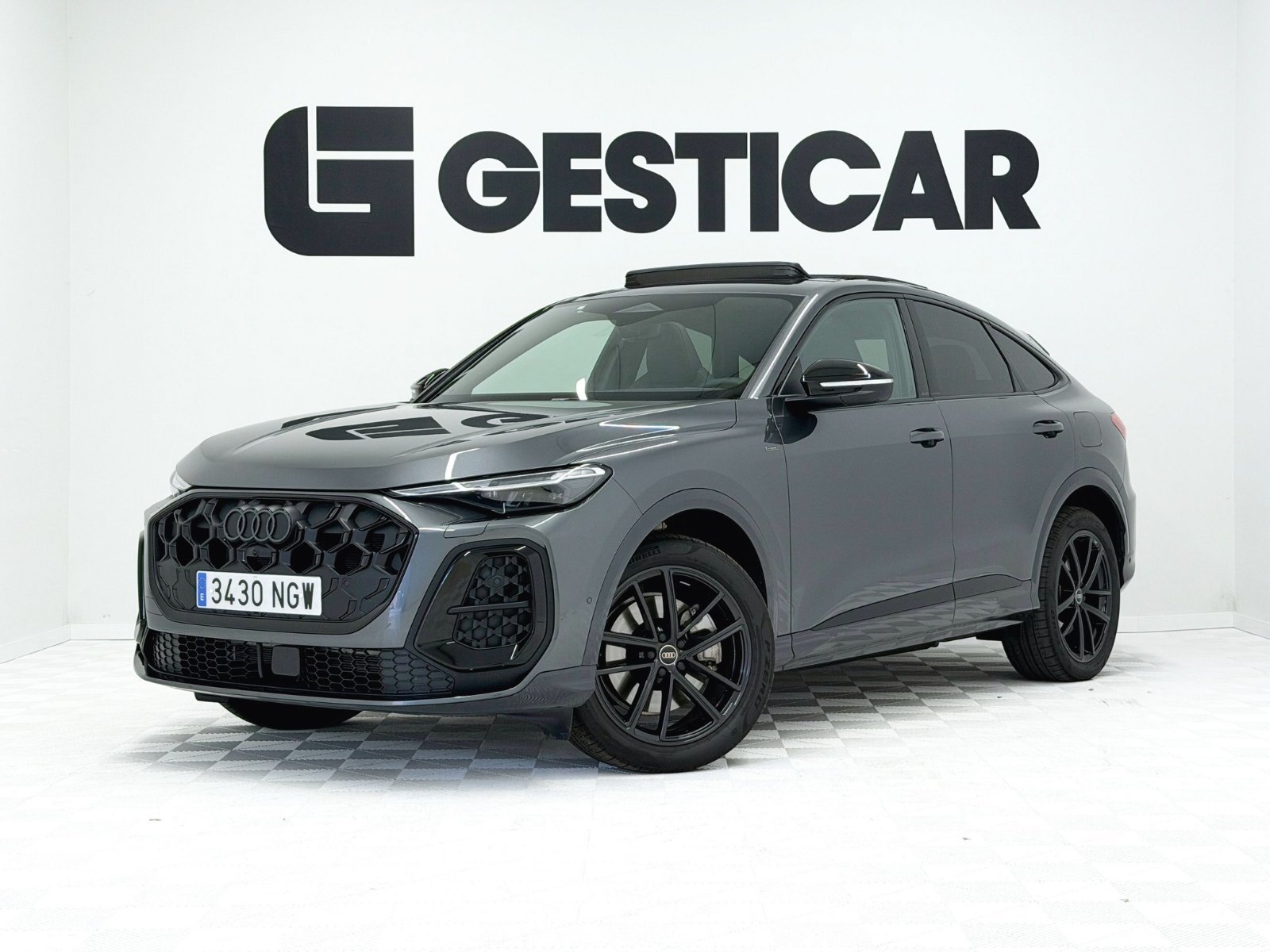 imagen de AUDI Q5 SPORTBACK 2.0 E-HYBRID QUATTRO 220 BLACK LINE 2025 - REF: 01877