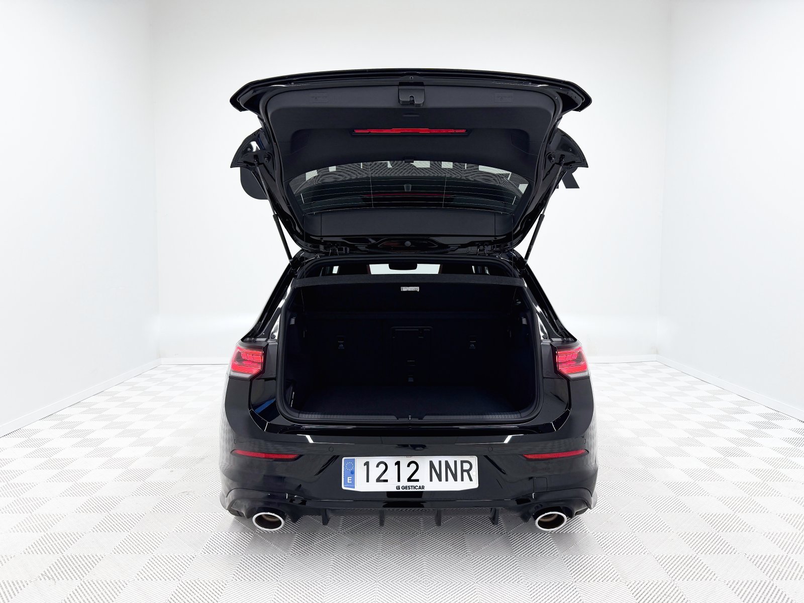 VOLKSWAGEN GOLF GTI CLUBSPORT 2.0 TSI 221KW DSG 16