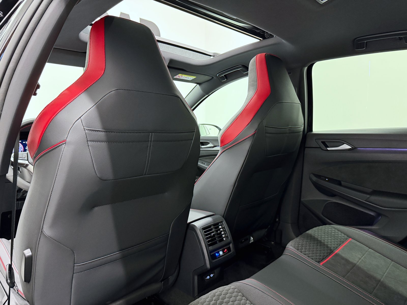 VOLKSWAGEN GOLF GTI CLUBSPORT 2.0 TSI 221KW DSG 50