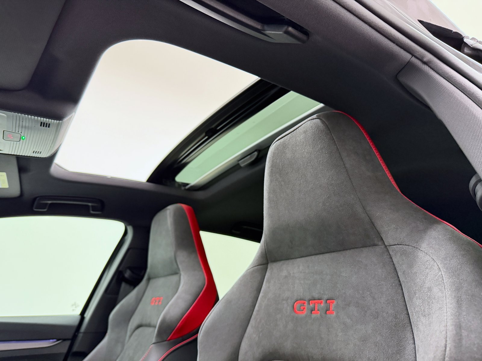 VOLKSWAGEN GOLF GTI CLUBSPORT 2.0 TSI 221KW DSG 27