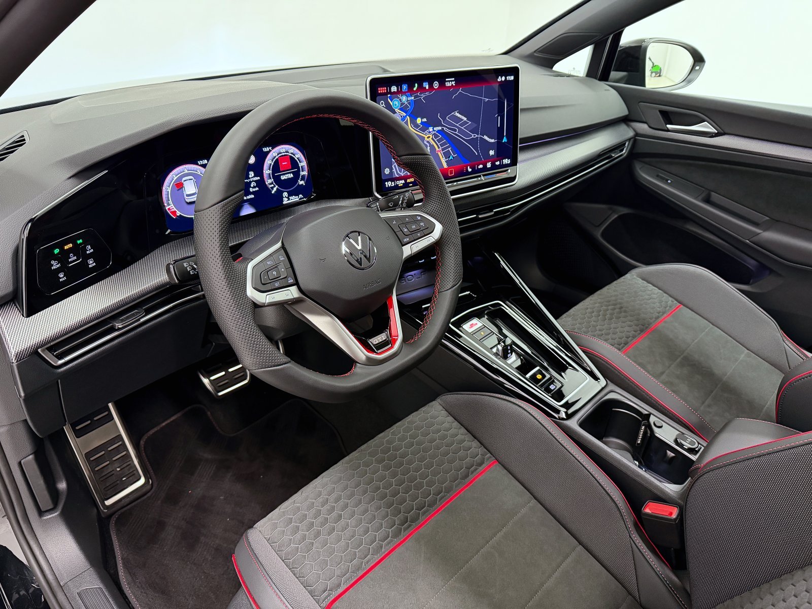 VOLKSWAGEN GOLF GTI CLUBSPORT 2.0 TSI 221KW DSG 29