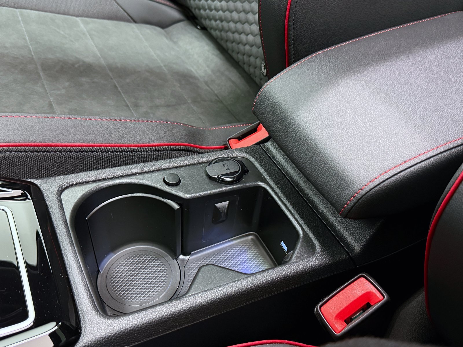 VOLKSWAGEN GOLF GTI CLUBSPORT 2.0 TSI 221KW DSG 46