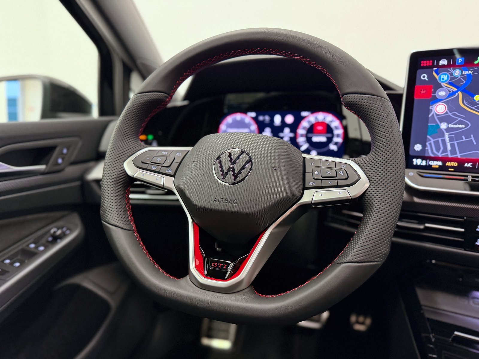 VOLKSWAGEN GOLF GTI CLUBSPORT 2.0 TSI 221KW DSG 32
