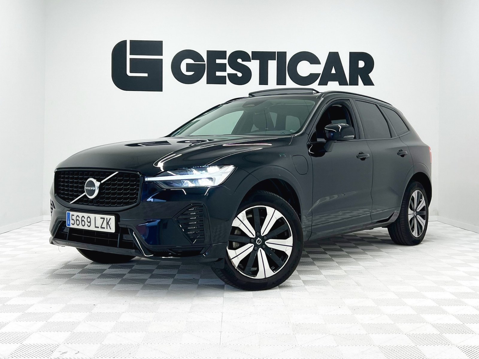 VOLVO XC60 2.0T6 AWD RECHARGE PLUS DARK AUTO 1 