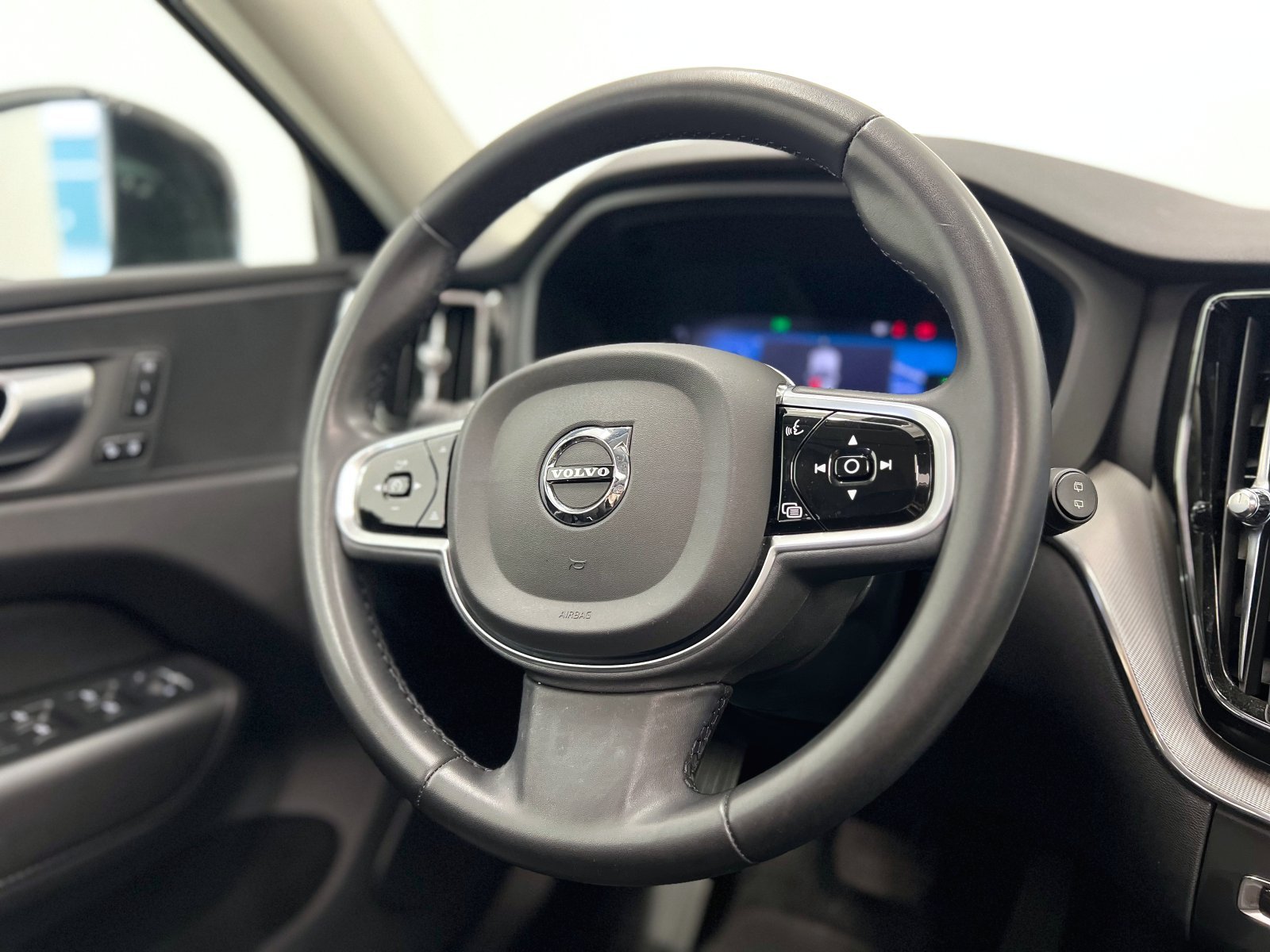 VOLVO XC60 2.0T6 AWD RECHARGE PLUS DARK AUTO 27 