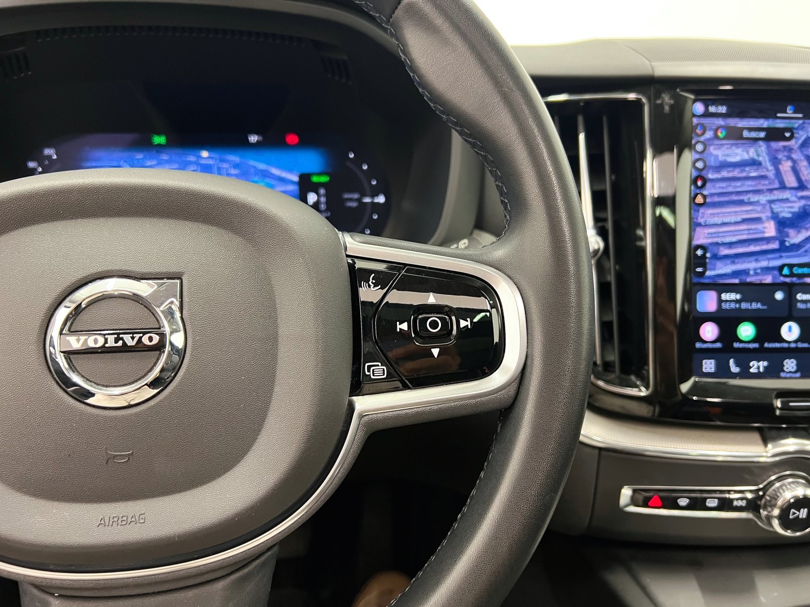 VOLVO XC60 2.0T6 AWD RECHARGE PLUS DARK AUTO 29 
