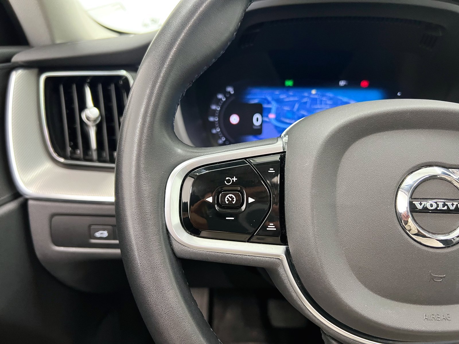 VOLVO XC60 2.0T6 AWD RECHARGE PLUS DARK AUTO 28 
