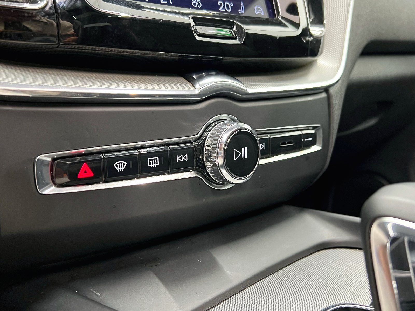 VOLVO XC60 2.0T6 AWD RECHARGE PLUS DARK AUTO 34 