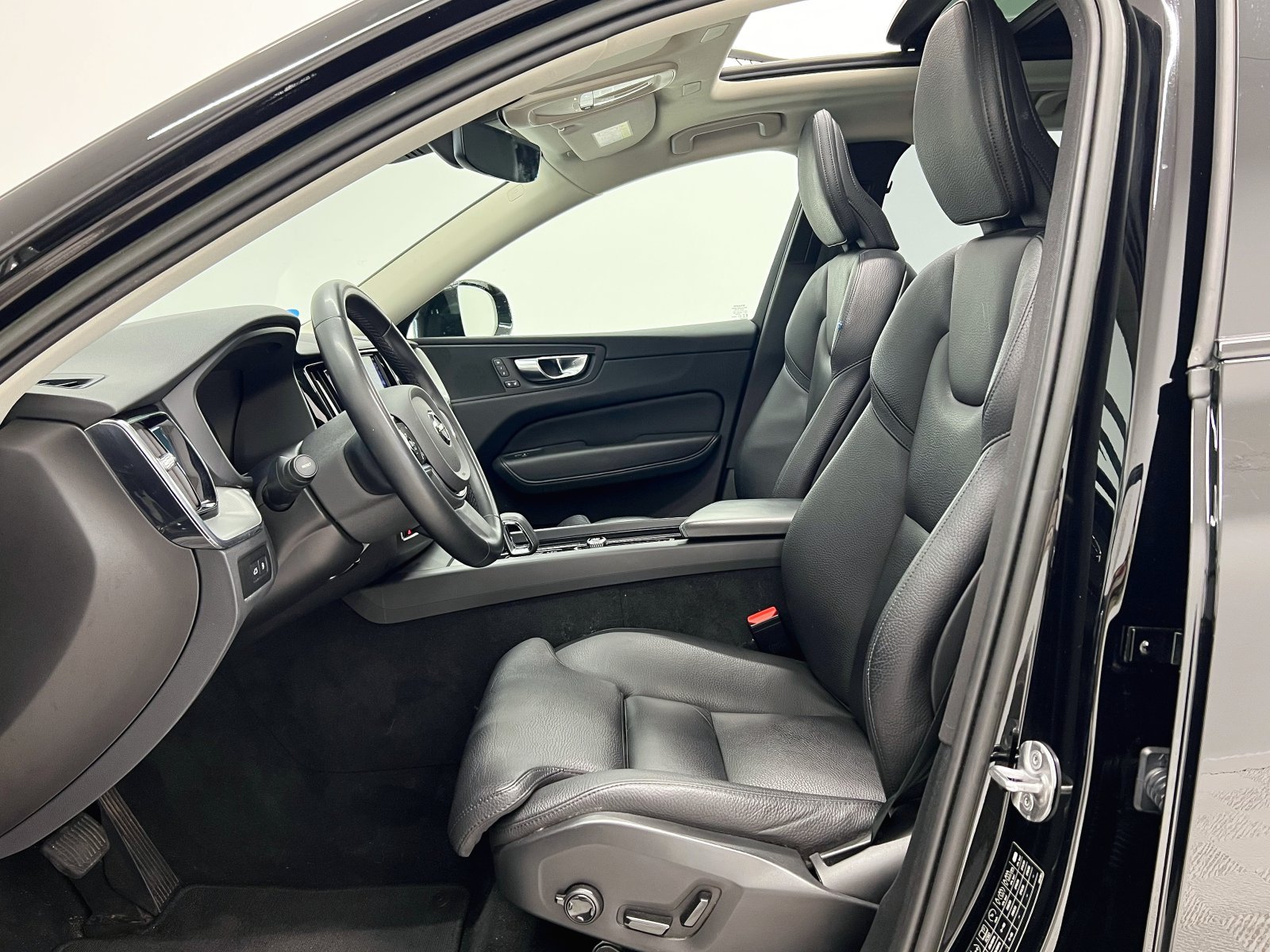 VOLVO XC60 2.0T6 AWD RECHARGE PLUS DARK AUTO 23 