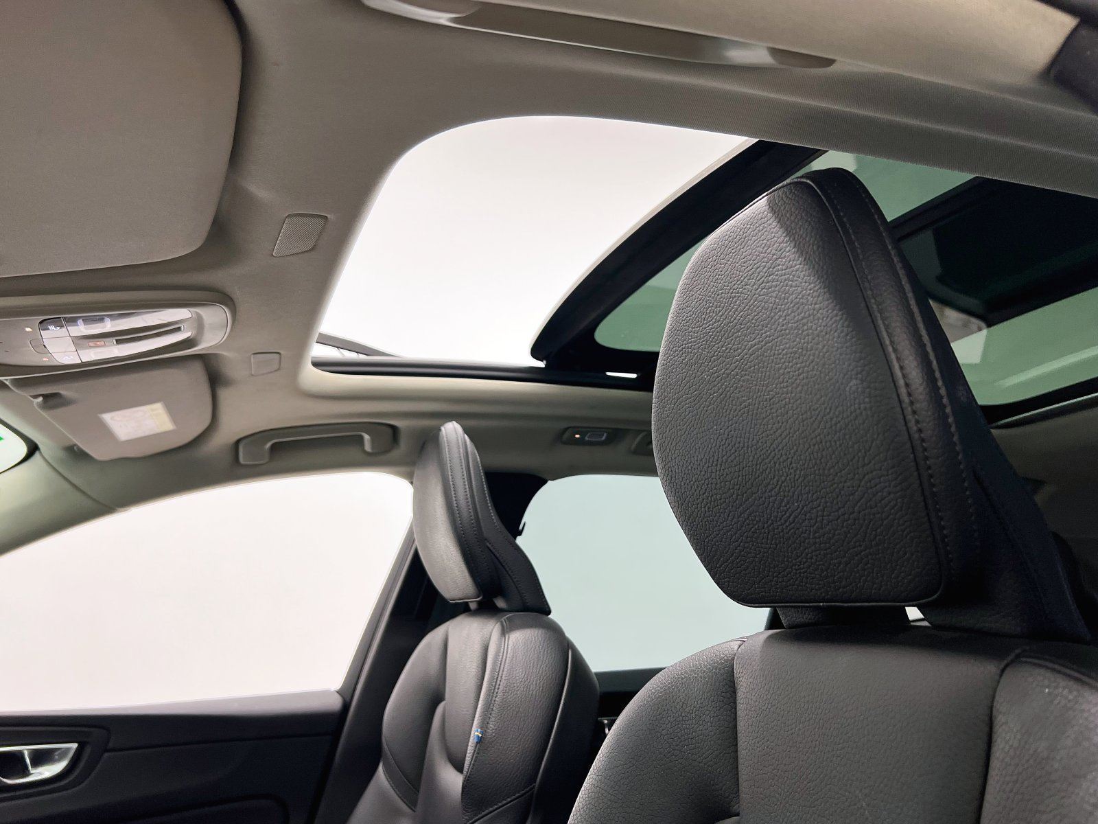VOLVO XC60 2.0T6 AWD RECHARGE PLUS DARK AUTO 24 