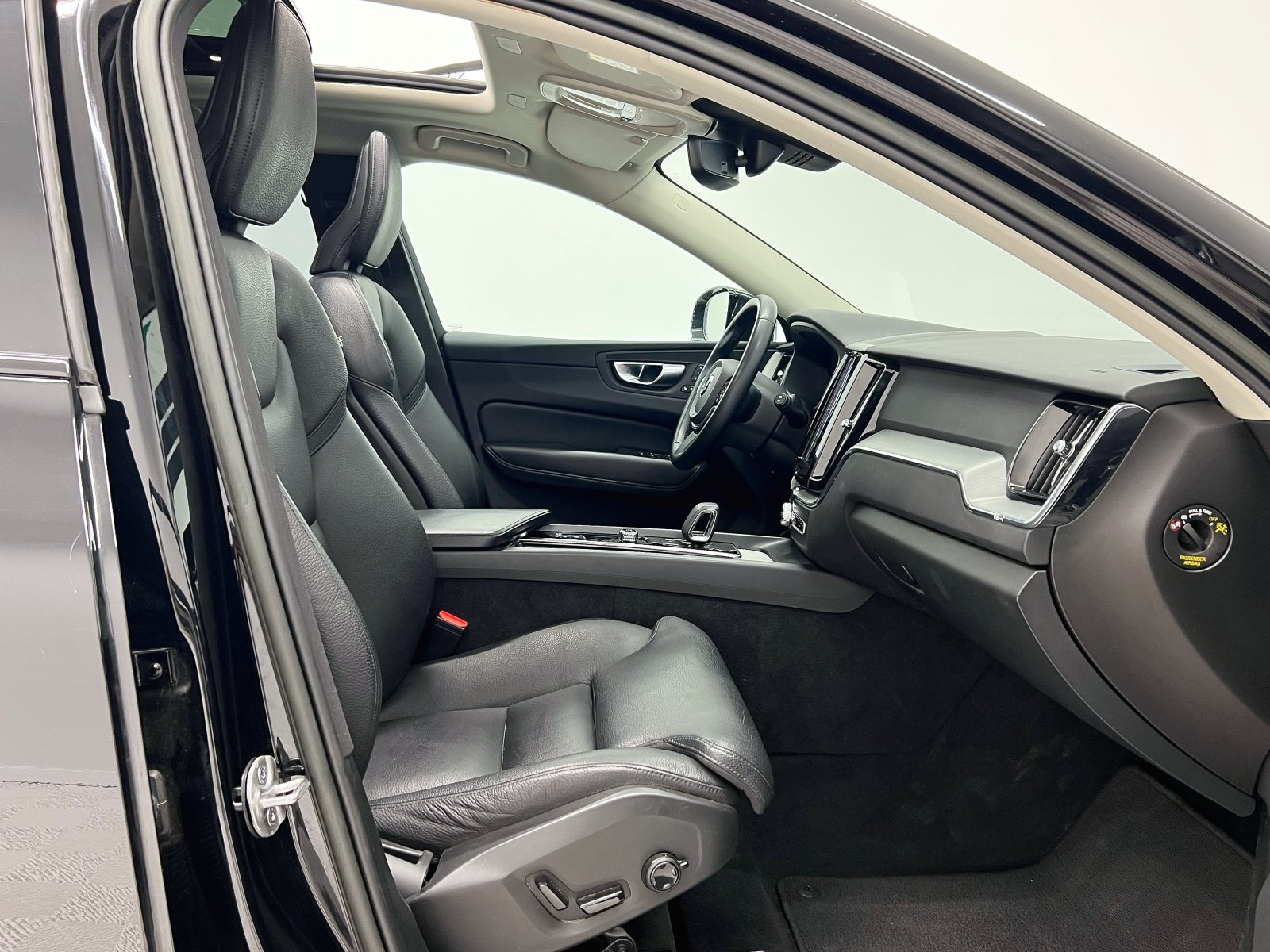 VOLVO XC60 2.0T6 AWD RECHARGE PLUS DARK AUTO 38 
