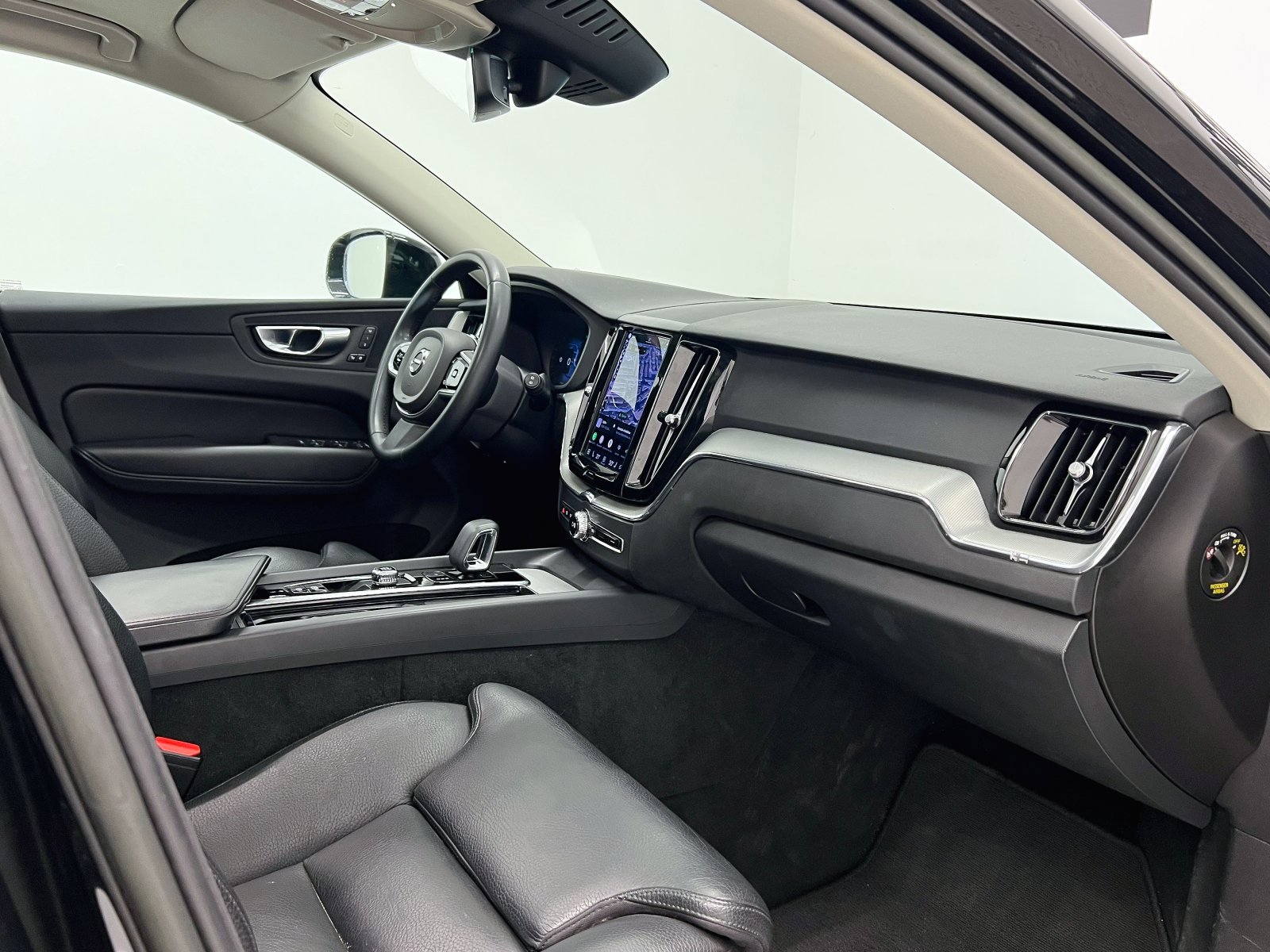 VOLVO XC60 2.0T6 AWD RECHARGE PLUS DARK AUTO 37 