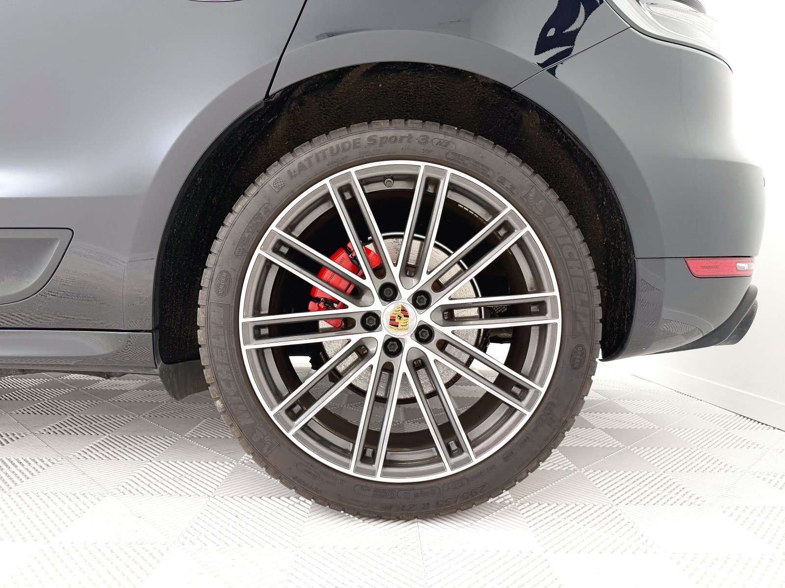 PORSCHE MACAN GTS 25