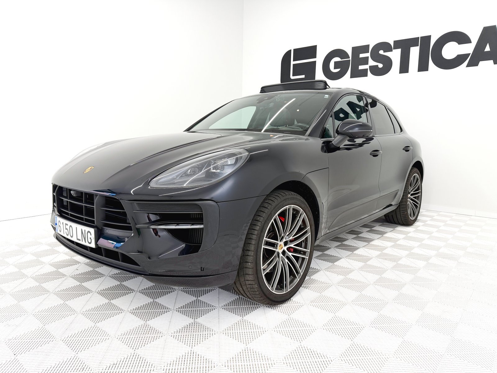 PORSCHE MACAN GTS 7