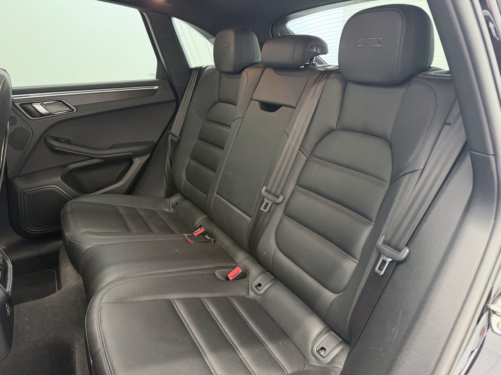 PORSCHE MACAN GTS 51