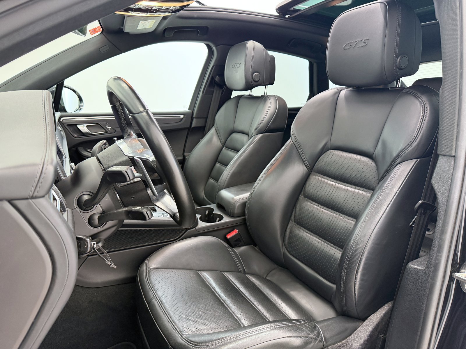 PORSCHE MACAN GTS 27