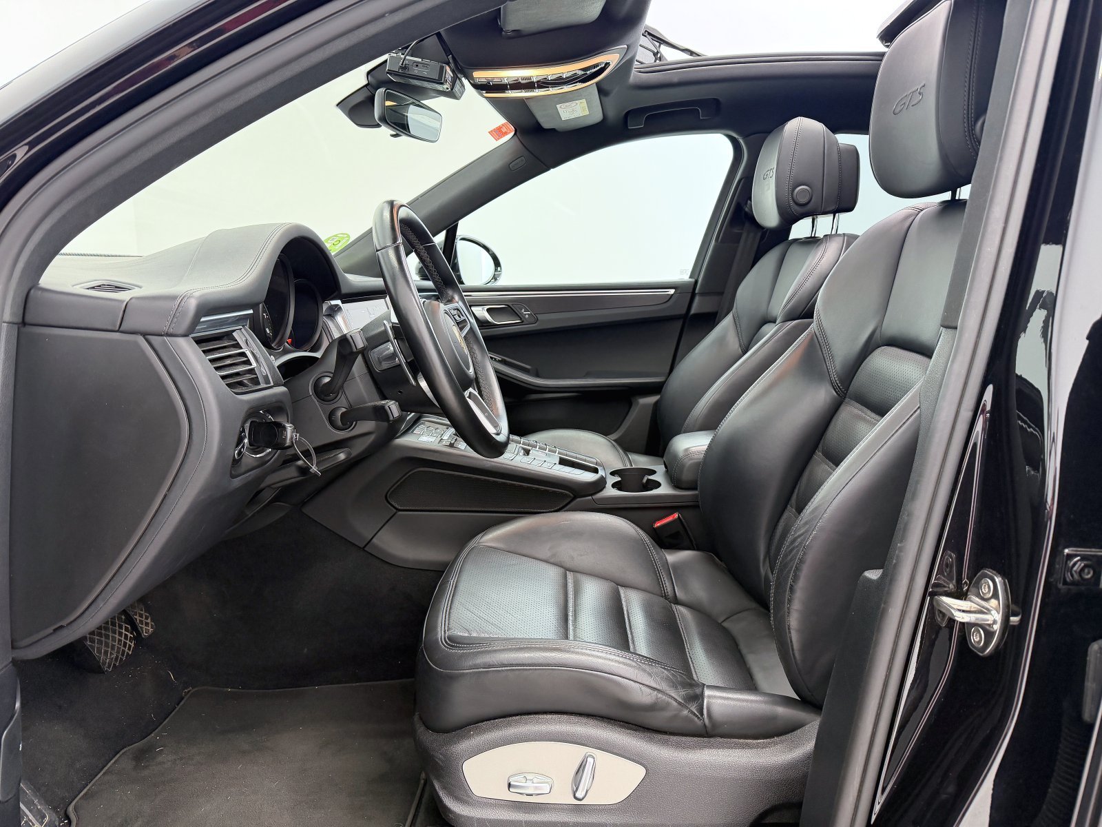 PORSCHE MACAN GTS 28
