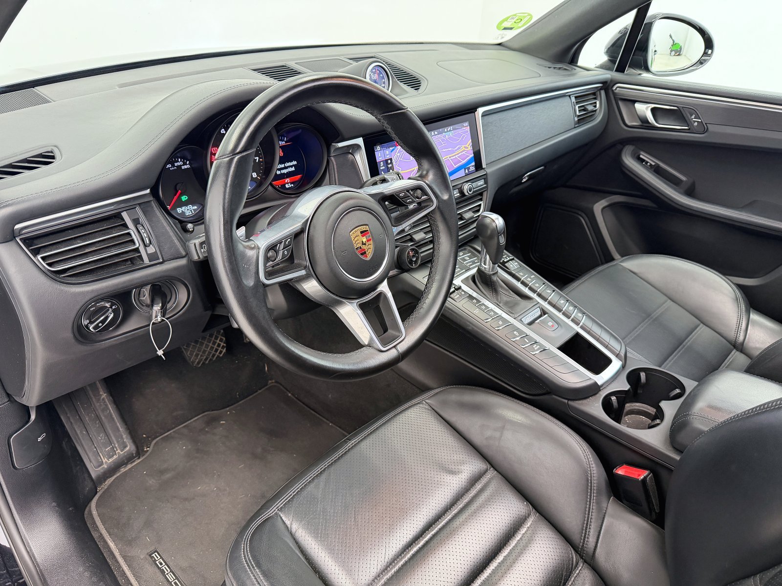 PORSCHE MACAN GTS 30