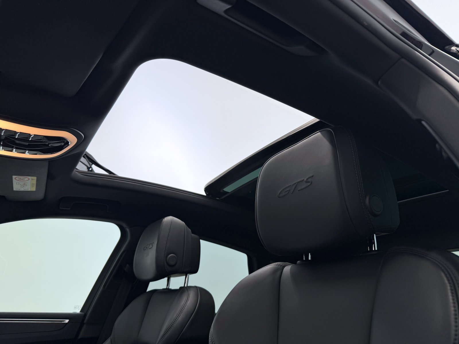 PORSCHE MACAN GTS 31
