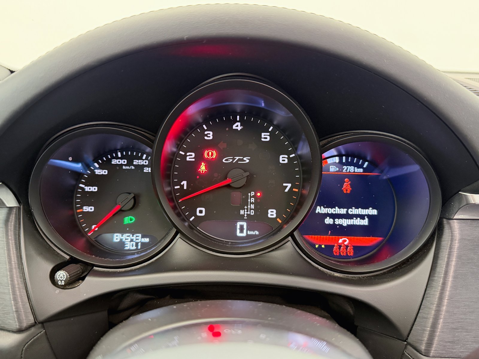 PORSCHE MACAN GTS 37