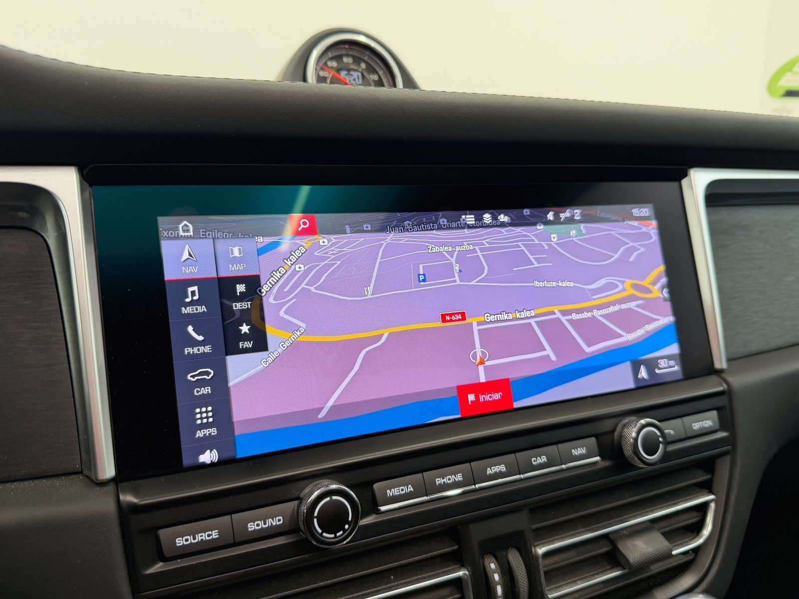 PORSCHE MACAN GTS 39