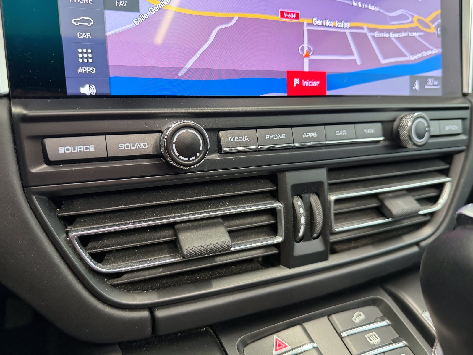 PORSCHE MACAN GTS 41