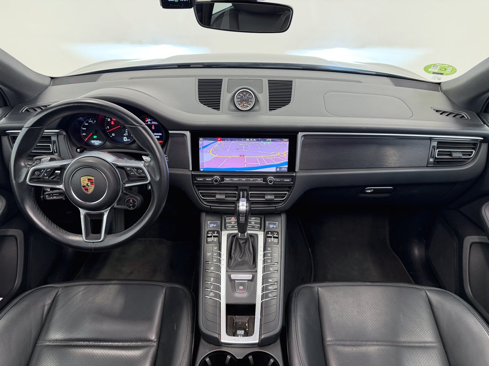 PORSCHE MACAN GTS 33