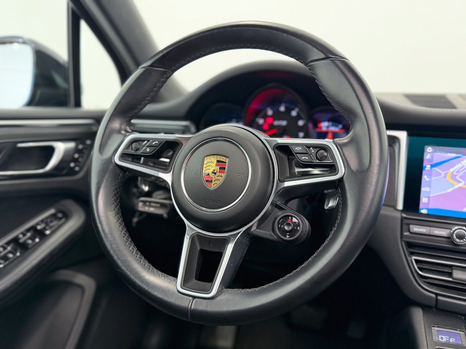 PORSCHE MACAN GTS 34