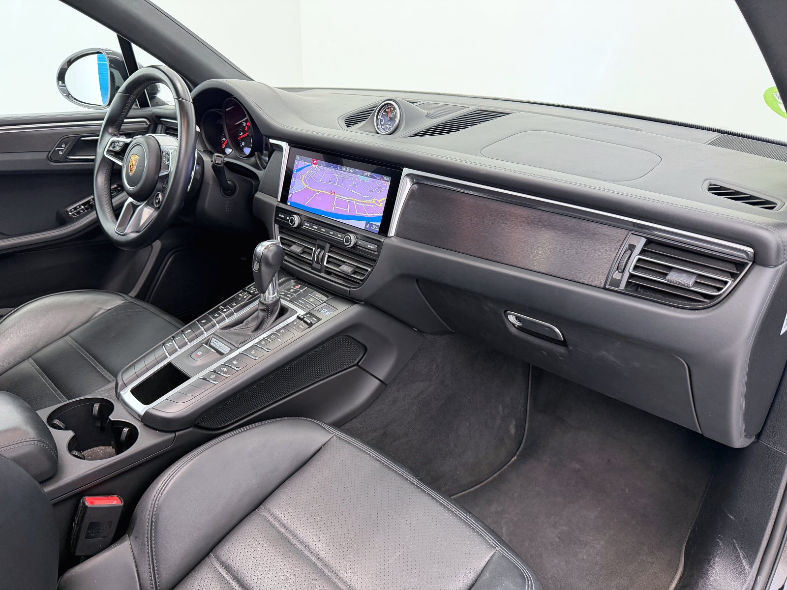 PORSCHE MACAN GTS 45