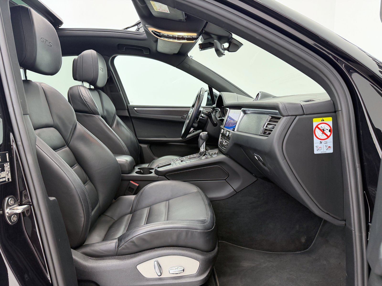 PORSCHE MACAN GTS 46