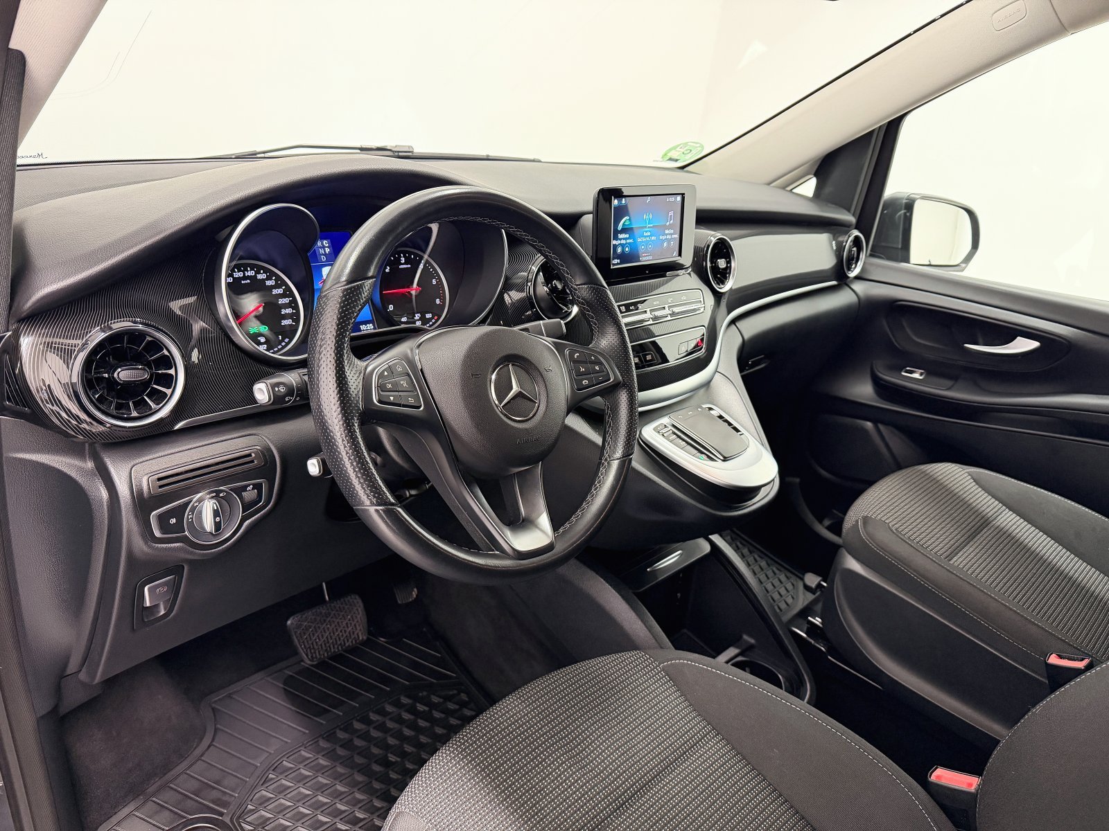 MERCEDES CLASE V 220D COMPACTO 24