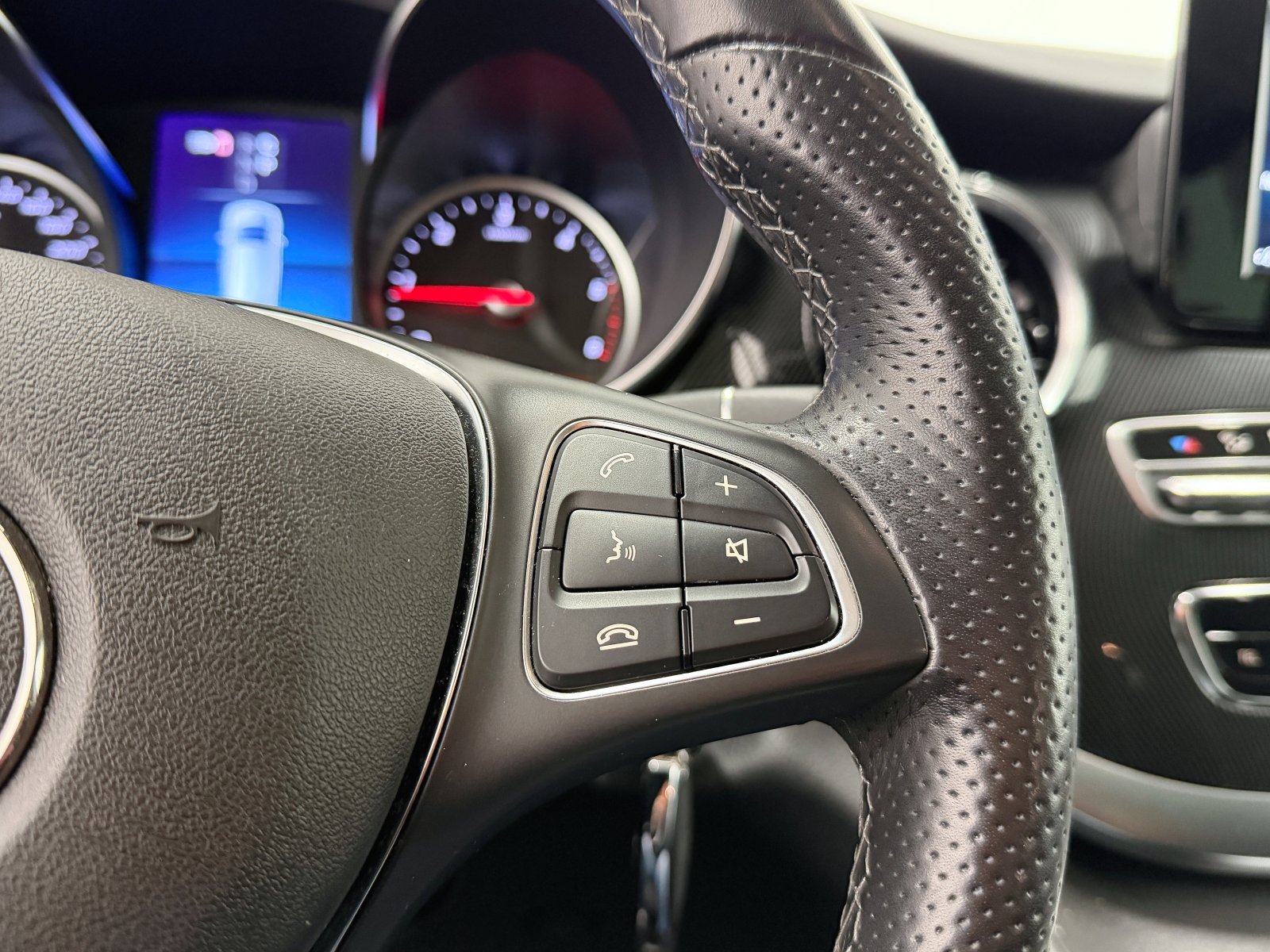 MERCEDES CLASE V 220D COMPACTO 29