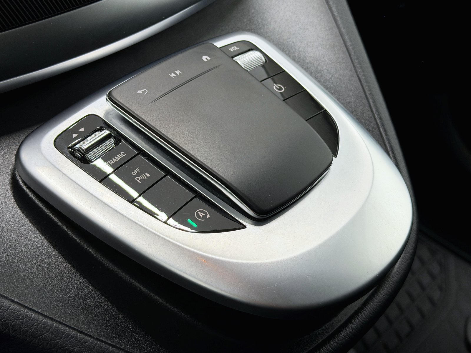 MERCEDES CLASE V 220D COMPACTO 37