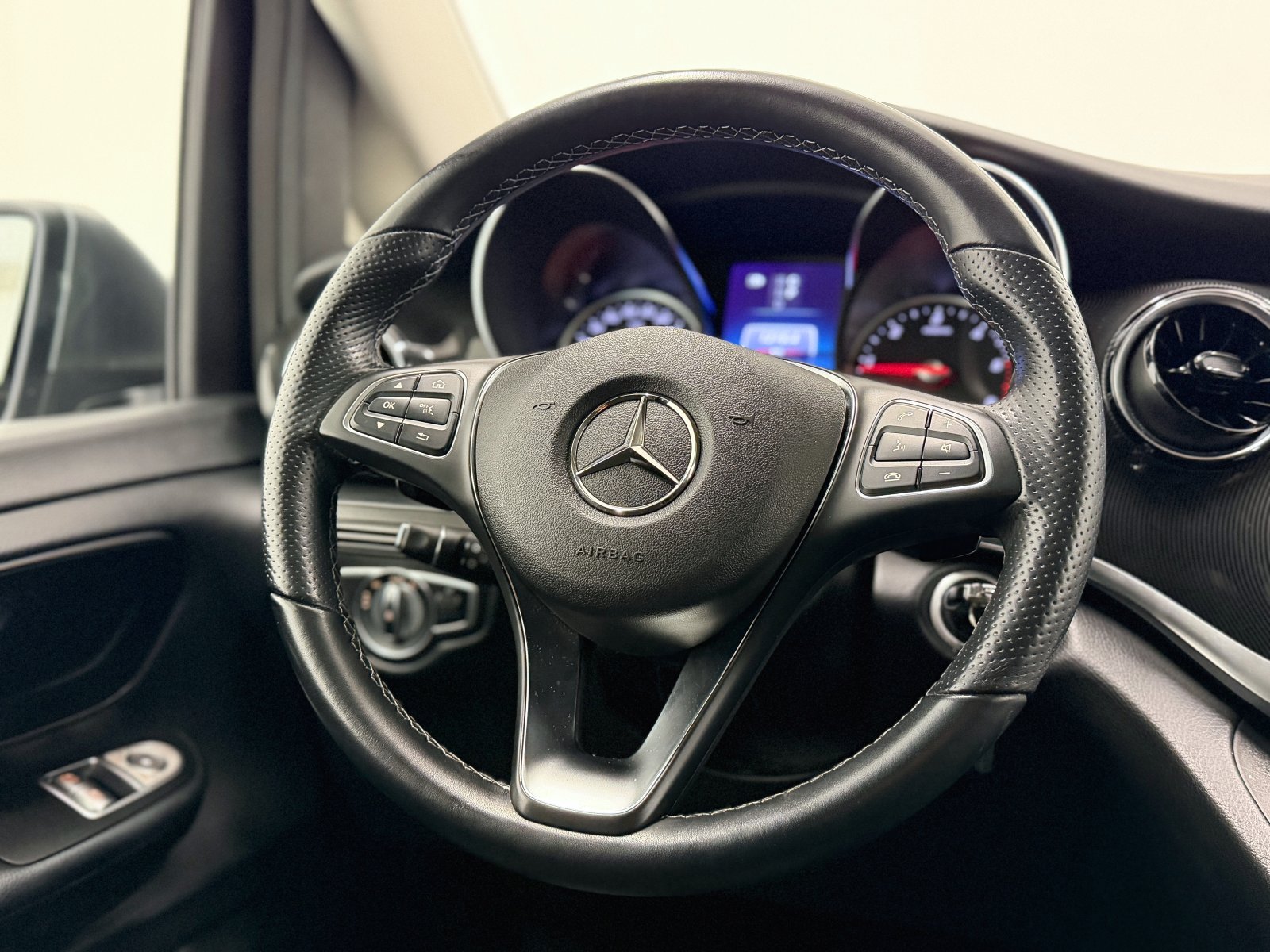 MERCEDES CLASE V 220D COMPACTO 27